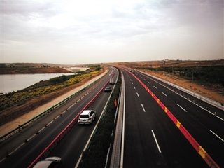 夯中岩土